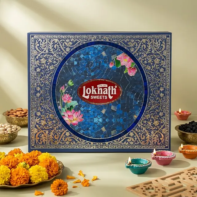 Royal Blue Box · 4 Trays, closed